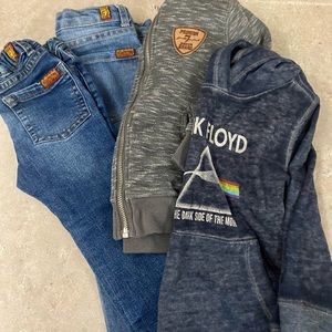 Bundle of 2 sweatshirts and 2 pairs of jeans